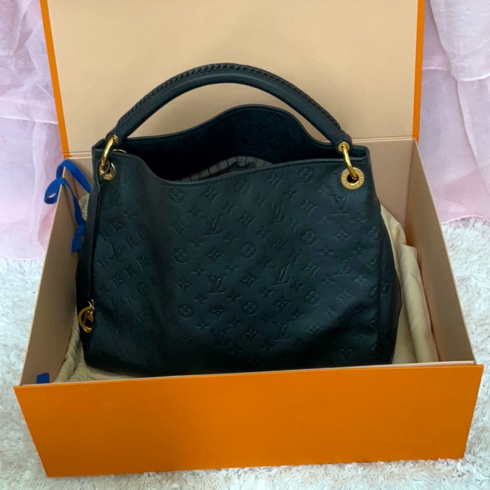 Louis Vuitton Artsy MM Empreinte Leather